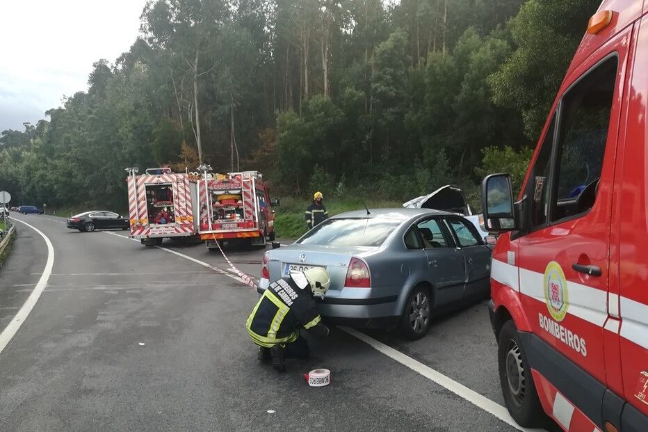 Criança ferida com gravidade em colisão em Vale de Cambra