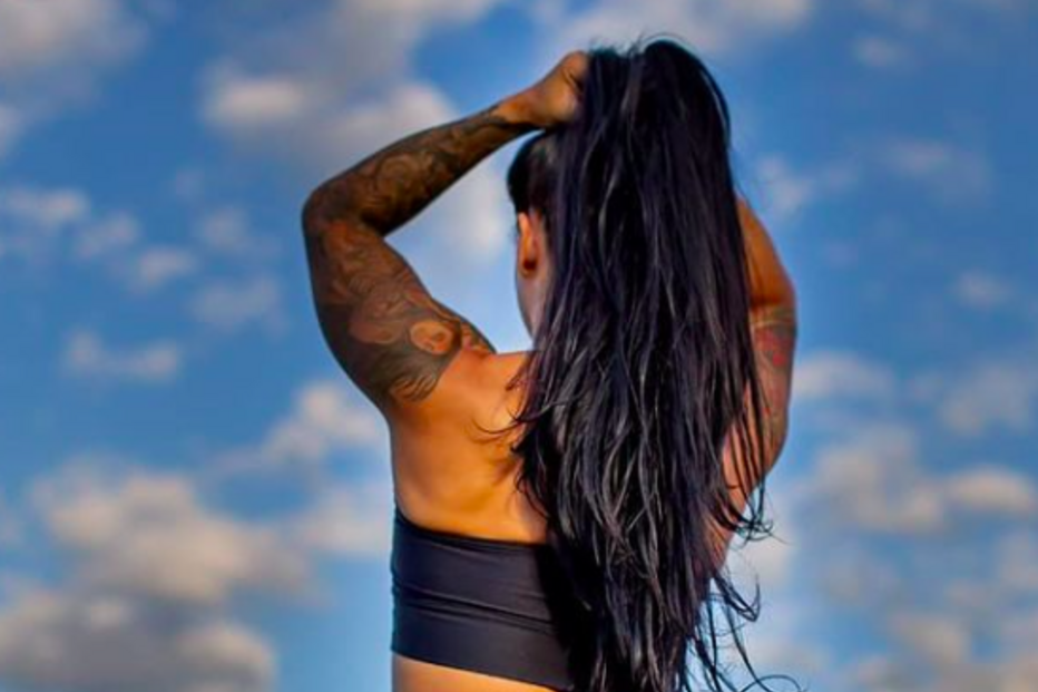 Modelo que quer ter o maior rabo do Brasil diz que já não encontra roupa