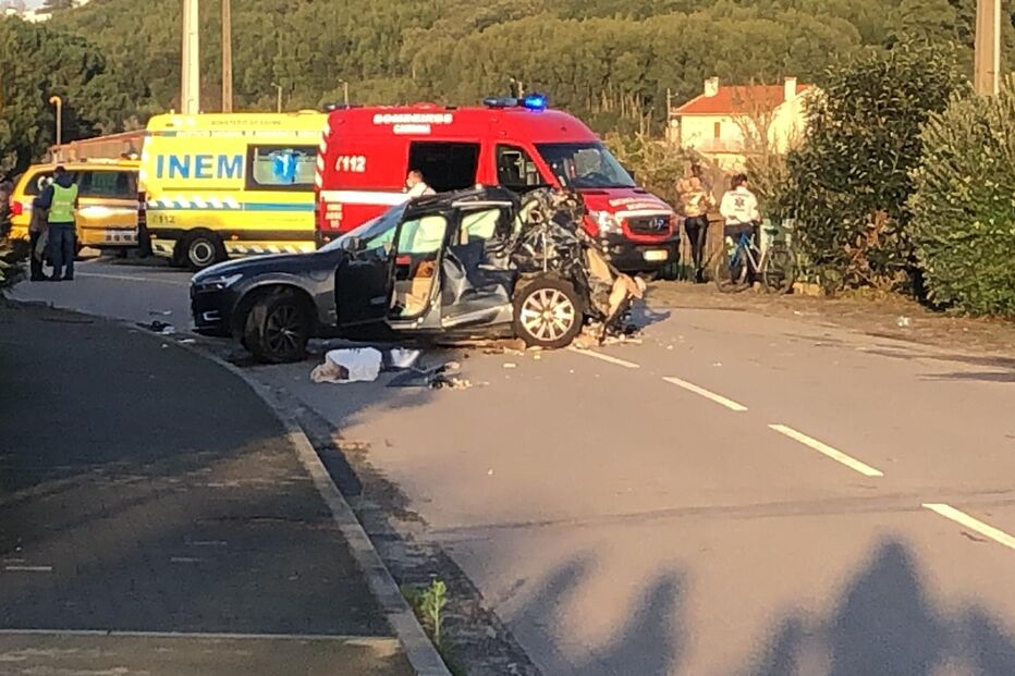 Duas crianças feridas em colisão de comboio com carro em Caminha