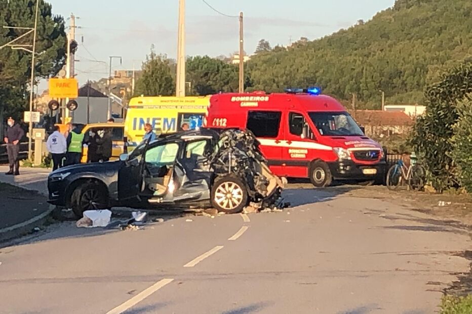Duas crianças feridas em colisão de comboio com carro em Caminha