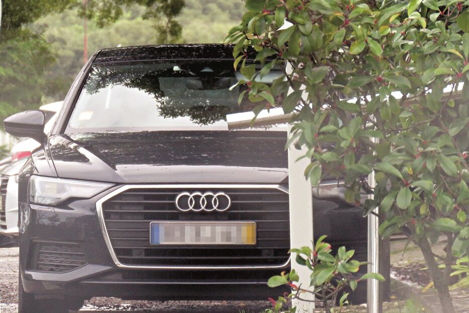 Carro de Alves Monteiro nas instalações da TVI em Queluz de Baixo 