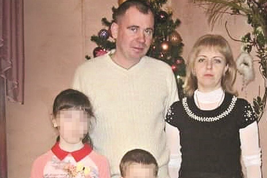 Ihor Homeniuk, o cidadão ucraniano morto em março, ao lado da mulher Oksana e dos dois filhos, de 9 e 15 anos 