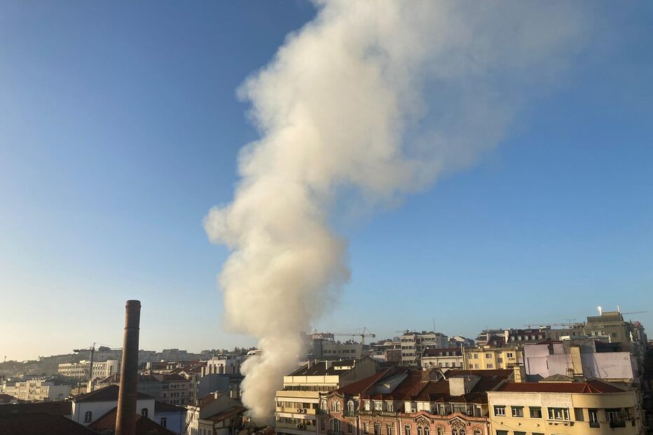 Prédio desaba após explosão no centro de Lisboa