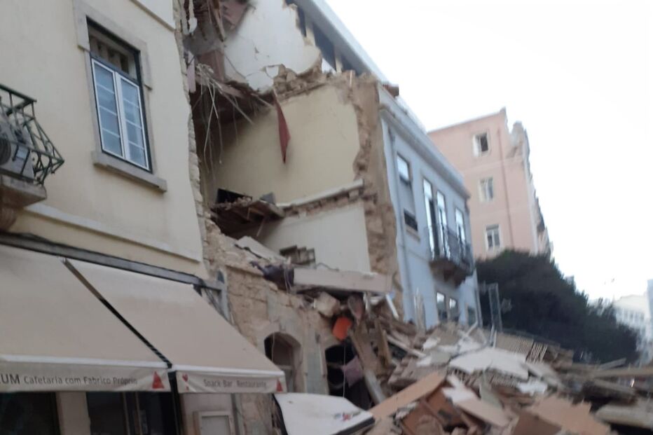 Prédio desaba após explosão no centro de Lisboa	