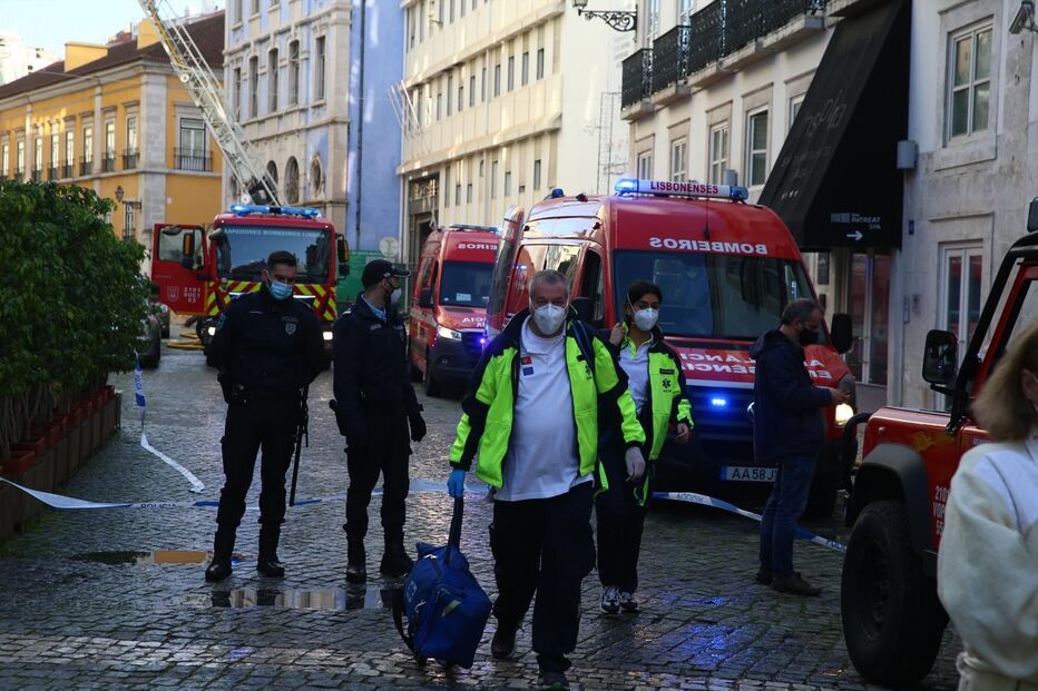 Prédio desaba após explosão no centro de Lisboa. Há cinco feridos e dois desaparecidos	