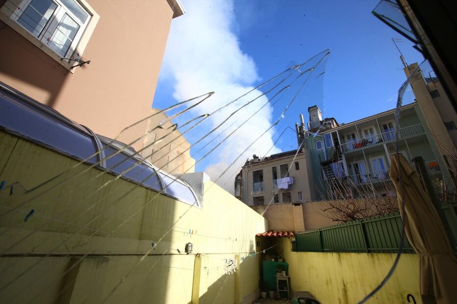 Prédio desaba após explosão no centro de Lisboa