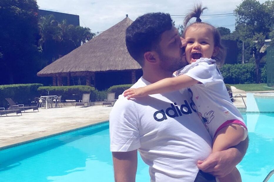 Alexandre Bertolucci e a filha do casal, Valentina