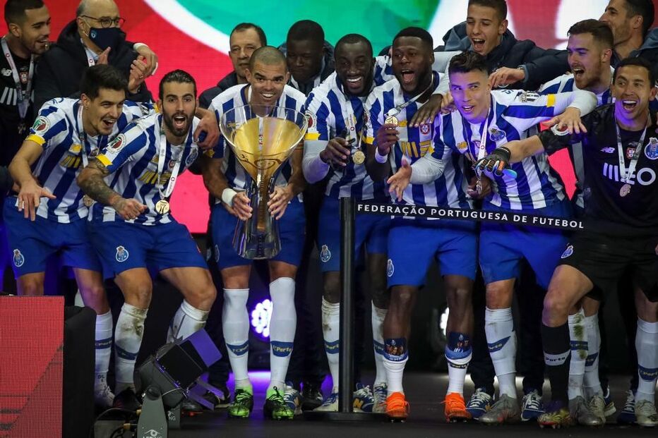 As imagens do FC Porto nos festejos da conquista da Supertaça