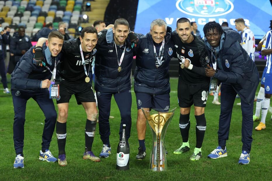 As imagens do FC Porto nos festejos da conquista da Supertaça	