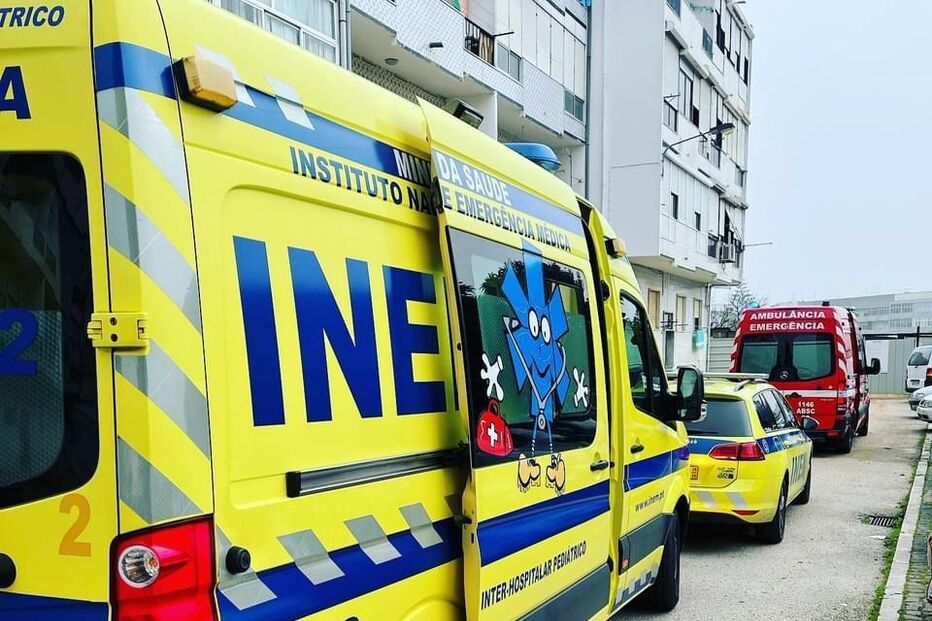 Mãe dá à luz bebé às 26 semanas de gestação em ambulância