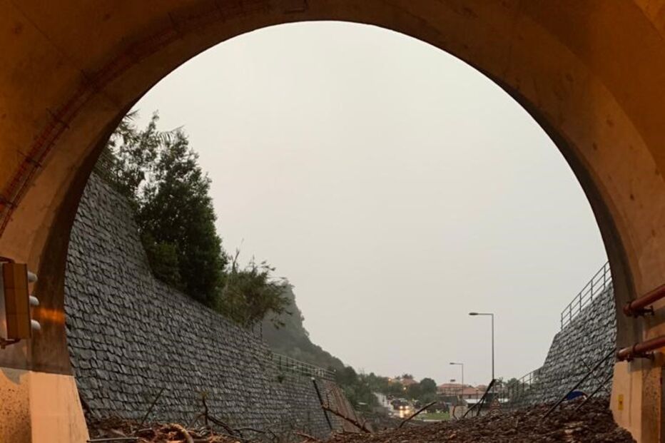 Túnel em São Vicente, Ponta Delgada, Madeira
