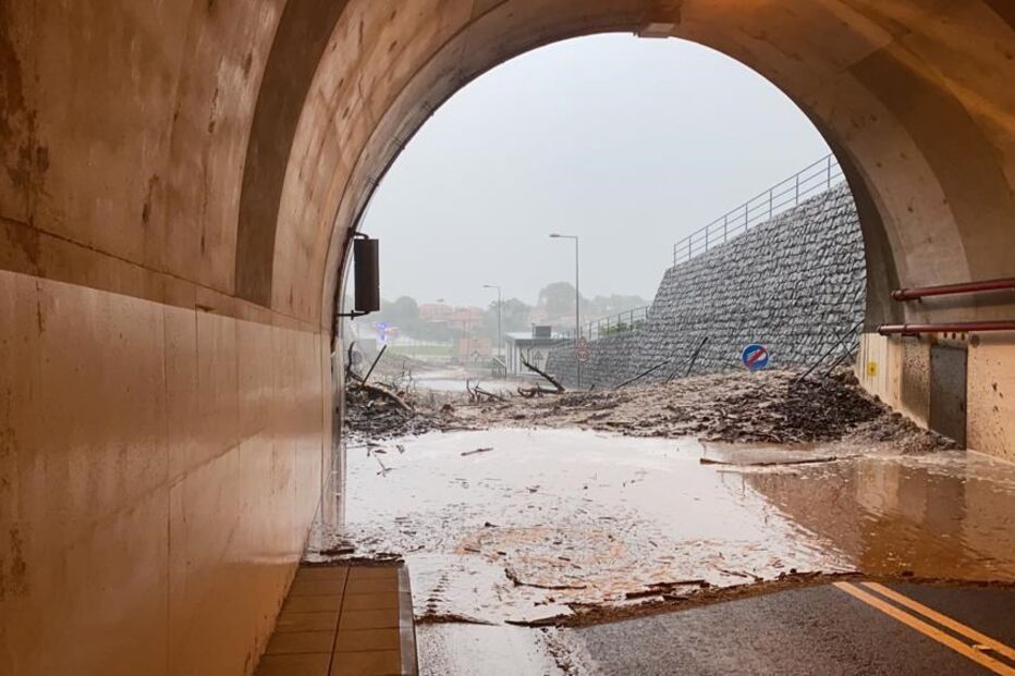 Túnel em São Vicente, Ponta Delgada, Madeira