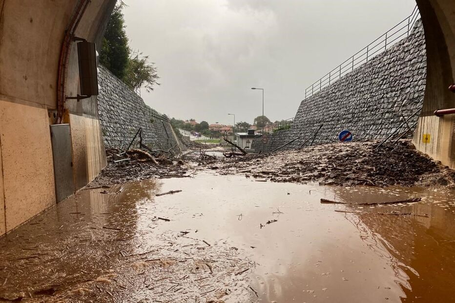 Túnel em São Vicente, Ponta Delgada, Madeira