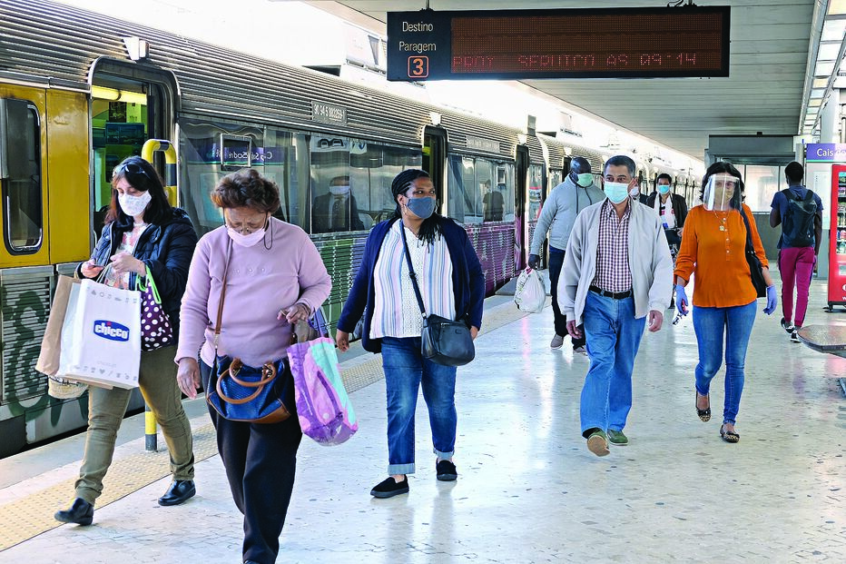 Transportes públicos e portagens das autoestradas e pontes sobre o Tejo não sobem no próximo ano   