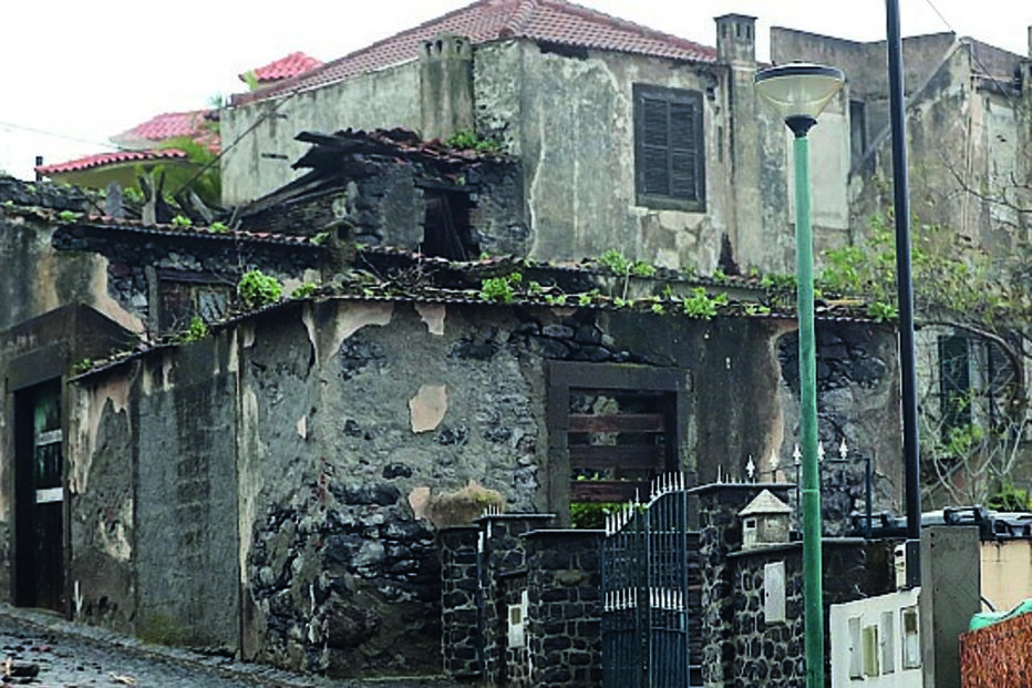Estragos em várias habitações  