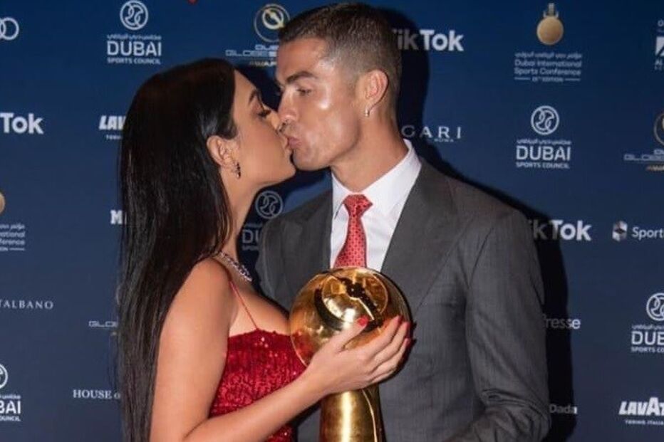 Cristiano Ronaldo festejou conquista do prémio de jogador do século com a namorada Georgina, o filho Cristianinho e com Iker Casillas