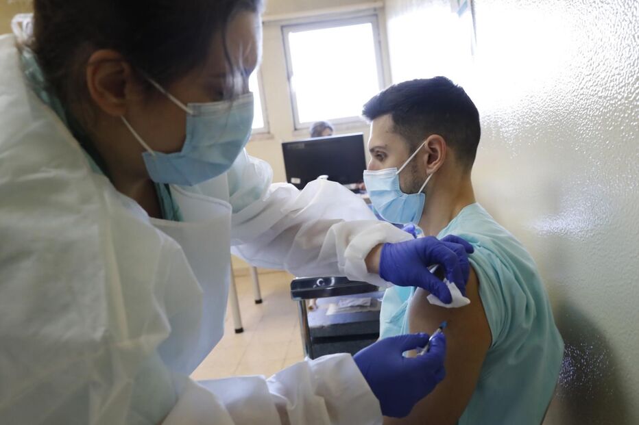 Início do plano de vacinação contra o Covid-19 no Hospital de Santa Maria