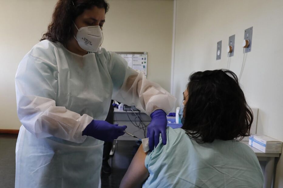 Início do plano de vacinação contra o Covid-19 no Hospital de Santa Maria