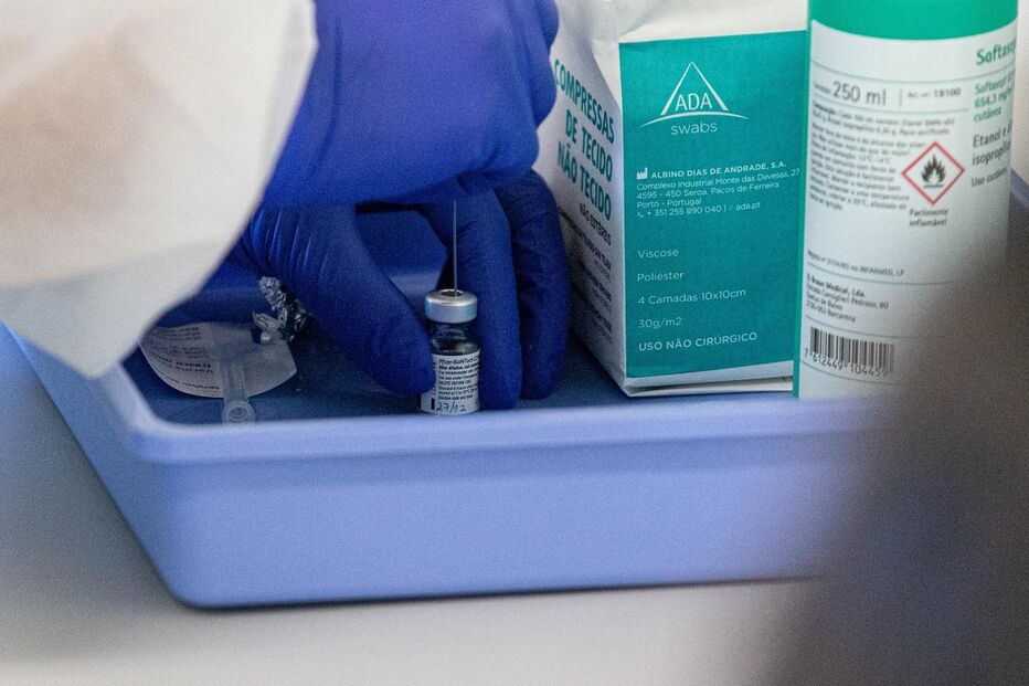 Início do plano de vacinação contra o Covid-19 no Hospital de Santa Maria