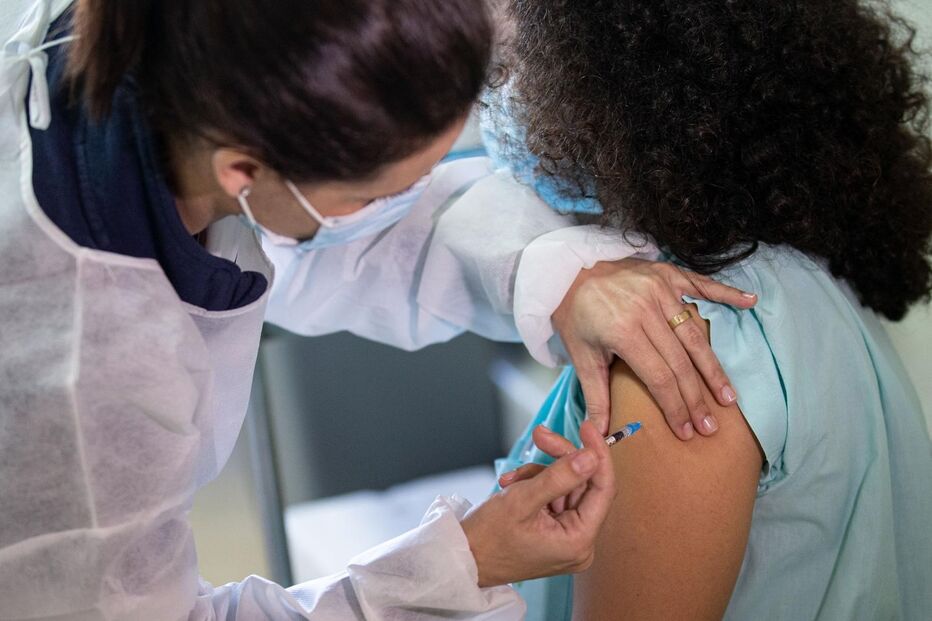 Início do plano de vacinação contra o Covid-19 no Hospital de Santa Maria