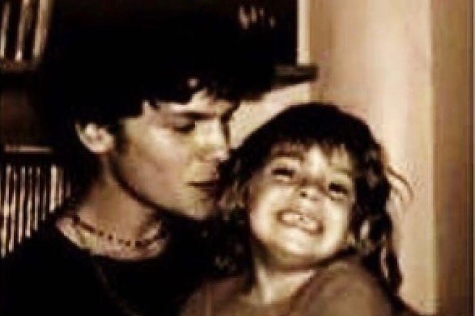 Mickael Carreira presta homenagem à irmã Sara