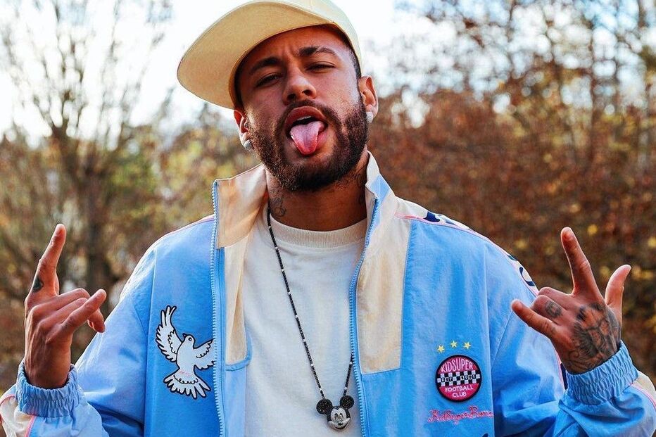 Jogador brasileiro ignora pandemia para celebrar o ano novo  