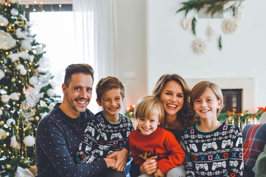 Núria Madruga e Vasco Silva com os filhos, os gémeos Salvador e Sebastião, e Lourenço