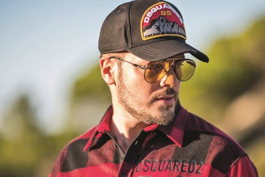 Mickael Carreira faz tatuagem em memória da irmã