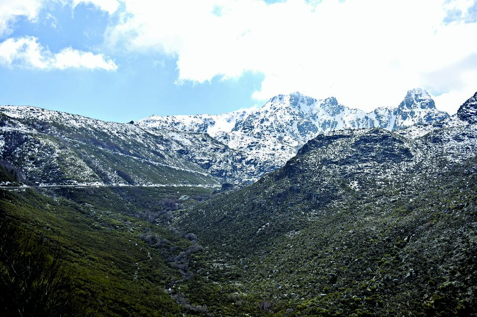 Fim de ano na Serra da Estrela com muita neve e frio mas pouca gente
