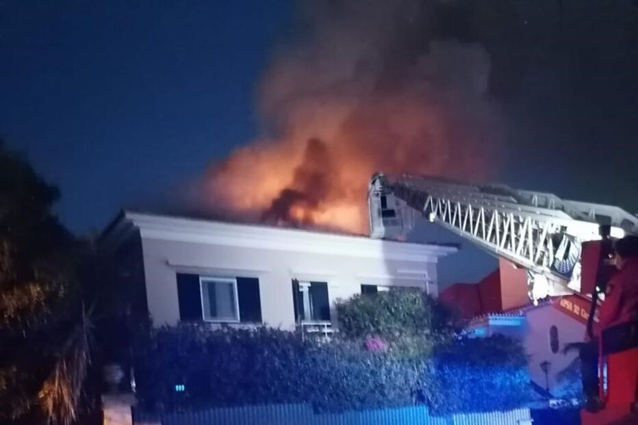 Fogo deflagrou na casa do ex-ministro Nuno Crato em Oeiras	