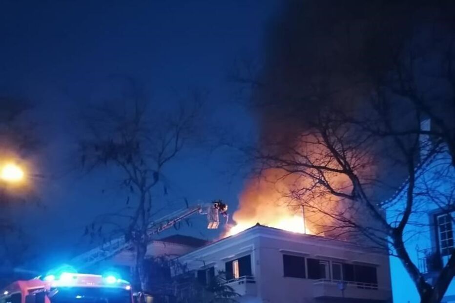 Fogo deflagrou na casa do ex-ministro Nuno Crato em Oeiras	