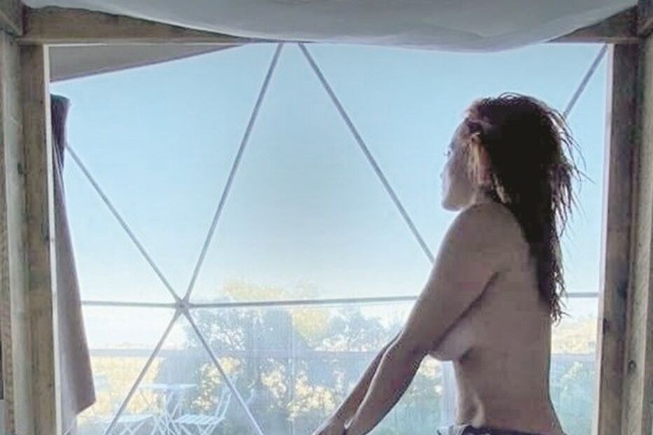 Bárbara Norton de Matos escaldante em dias de romance