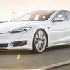 Homem apanhado a 150 km/h num Tesla com modo 'piloto-automático' enquanto dormia