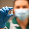 União Europeia pronta para ajudar a aumentar a produção de vacinas devido a 