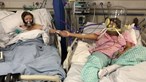 Mulher infetada com Covid-19 vê mãe morrer com a doença ao seu lado no hospital