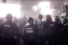 Polícia obrigada a intervir para acabar festa ilegal em Barcelona com 300 participantes
