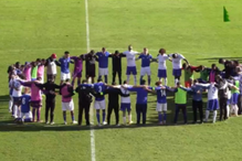 Alex Apolinário caiu inanimado no relvado