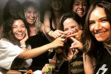 Sara Barradas com a mãe, Felisbela Dias e amigas