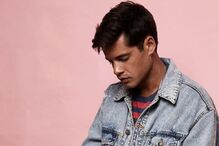 Ivo Lucas continua inconsolável após a partida da namorada, Sara