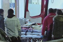 Celeste Silva a chegar às Urgências do hospital, após ter alta