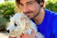 Lourenço Ortigão com a cadela Lua