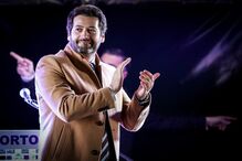 O candidato do Chega às eleições presidenciais de 2021, André Ventura (D), durante um comício drive-in em Leça da Palmeira, Matosinhos, 18 de janeiro de 2021