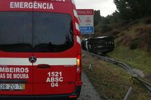 Carrinha de transporte de vacinas contra a Covid-19 despista-se na A2 perto da Marateca