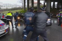 Condutor sem carta foge à fiscalização da PSP no Porto e quase atropela polícias	