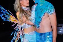 Paris Hilton com o namorado Carter Reum