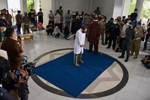 Homossexuais vergastados 77 vezes em sentença pública após serem apanhados a ter relações