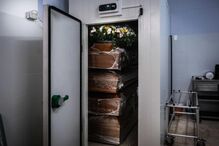 distanciamento da morte no frio do último adeus