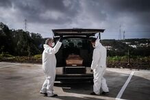 distanciamento da morte no frio do último adeus