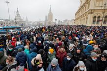 Milhares de pessoas protestam pela libertação de Alexei Navalny na Rússia. Veja as imagens