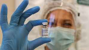 Regulador europeu vai investigar se ensaios da vacina russa Sputnik respeitaram padrões científicos